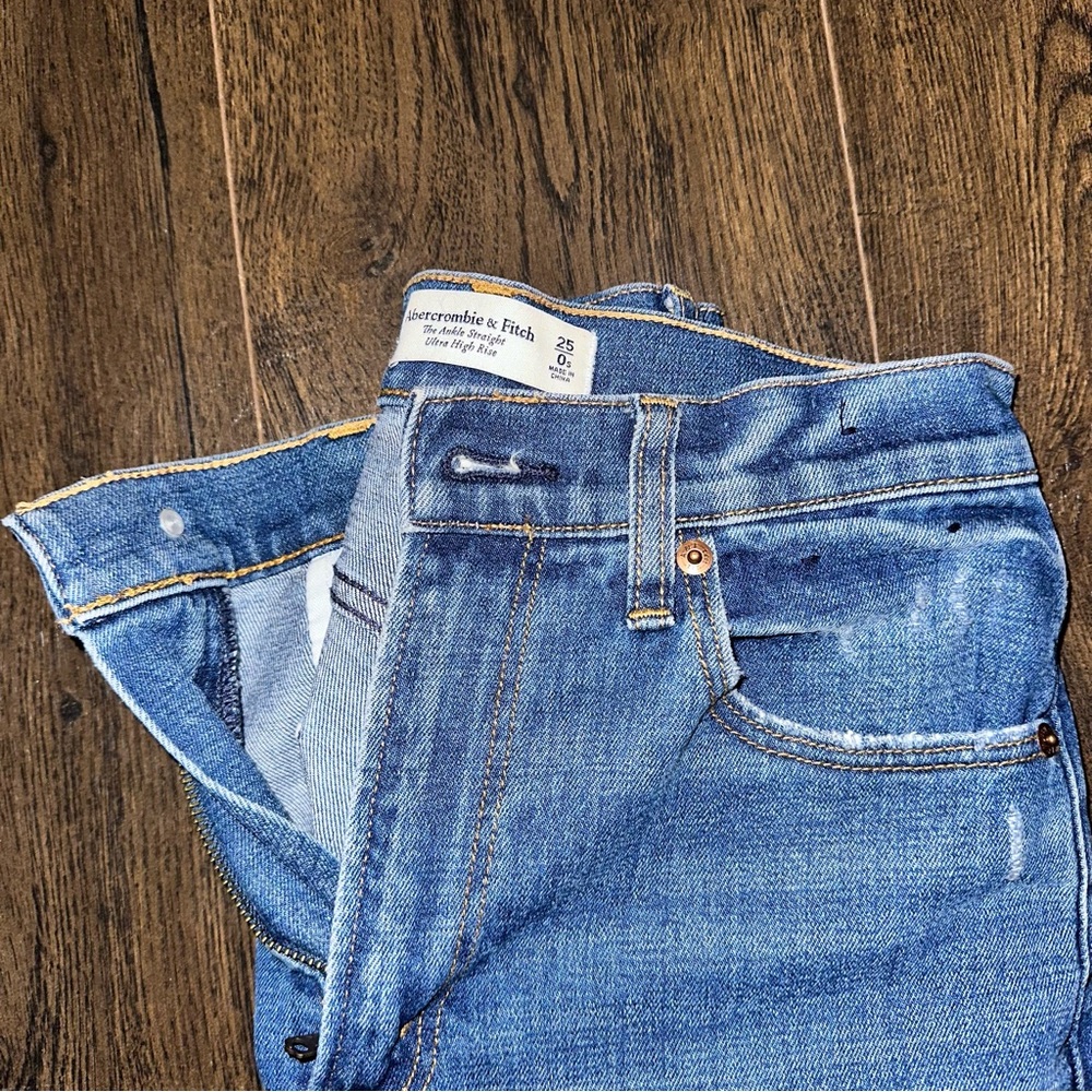 Abercrombie & Fitch Ankle Straight Jeans